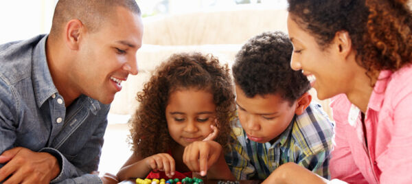 family-playing-board-game-1000x447